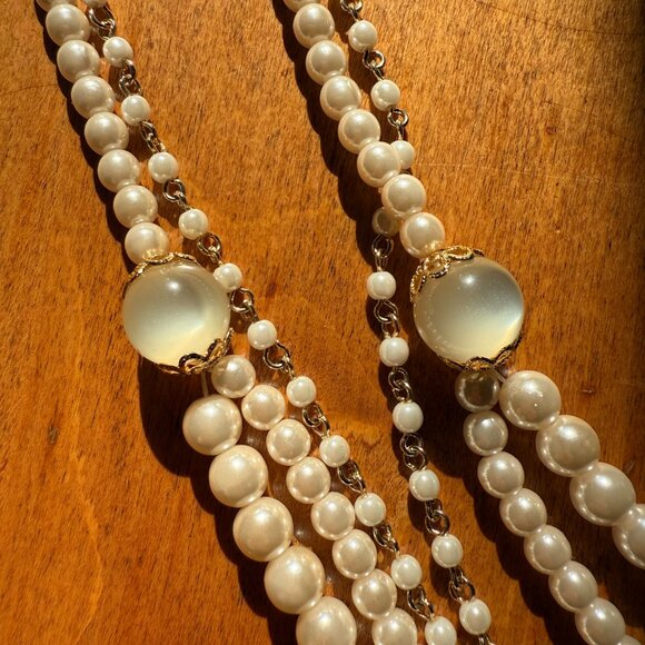 Double strand fake pearl + gold-toned necklace w. detachable 3rd strand - Picture 4 of 5